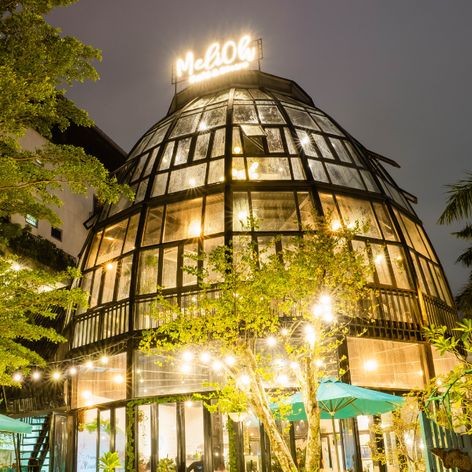 Romantic restaurant in Da Nang – MeliOh Bistro glasshouse